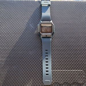 Dark blue Nixon regulus watch